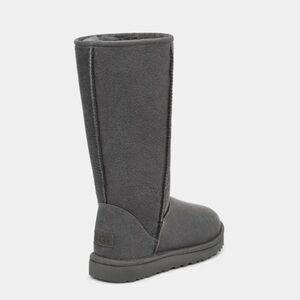 Classic Women’s Tall Ugg Sheepskin Boot in Grey
